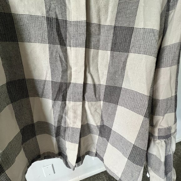 Plus Size Bell Sleeve Plaid Top - Picture 4 of 6